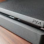 Quelles sont les variables qui impactent le coût des réparations pour la PS4 ?